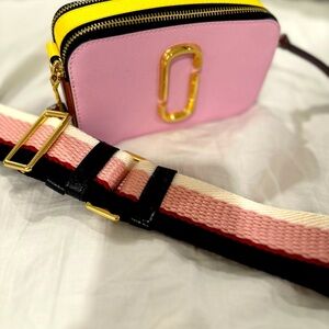 MARC JACOBS
The Colorblock Snapshot leather shoulder bag pink/yellow